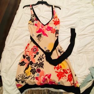 BEBE- NWOT- absolutely gorgeous👗🌼🌺